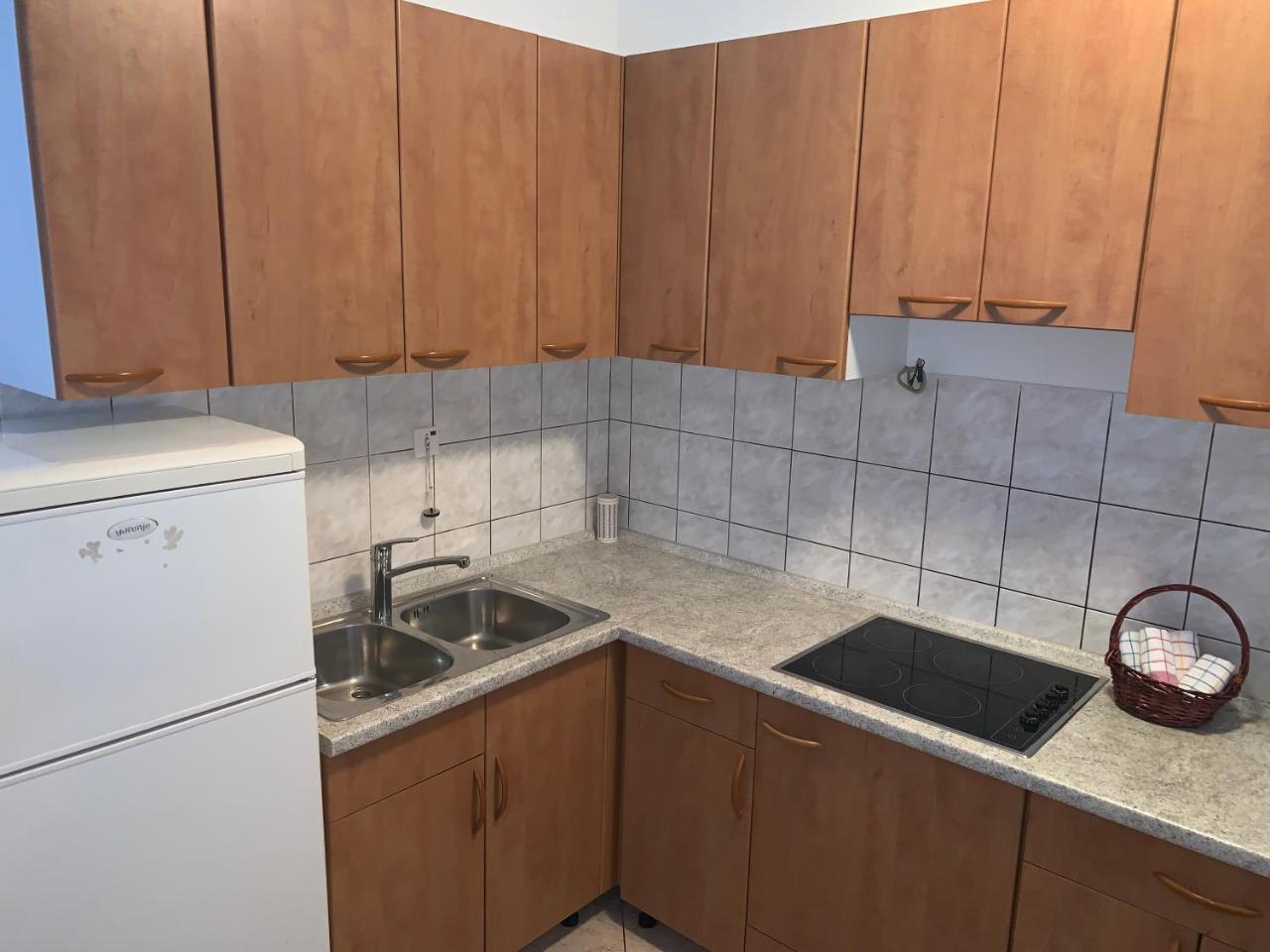 Apartments Vinea Baška Voda Eksteriør bilde